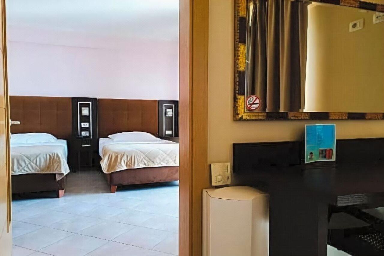 Hotel Nais Beach ดูร์เรส ภายนอก รูปภาพ