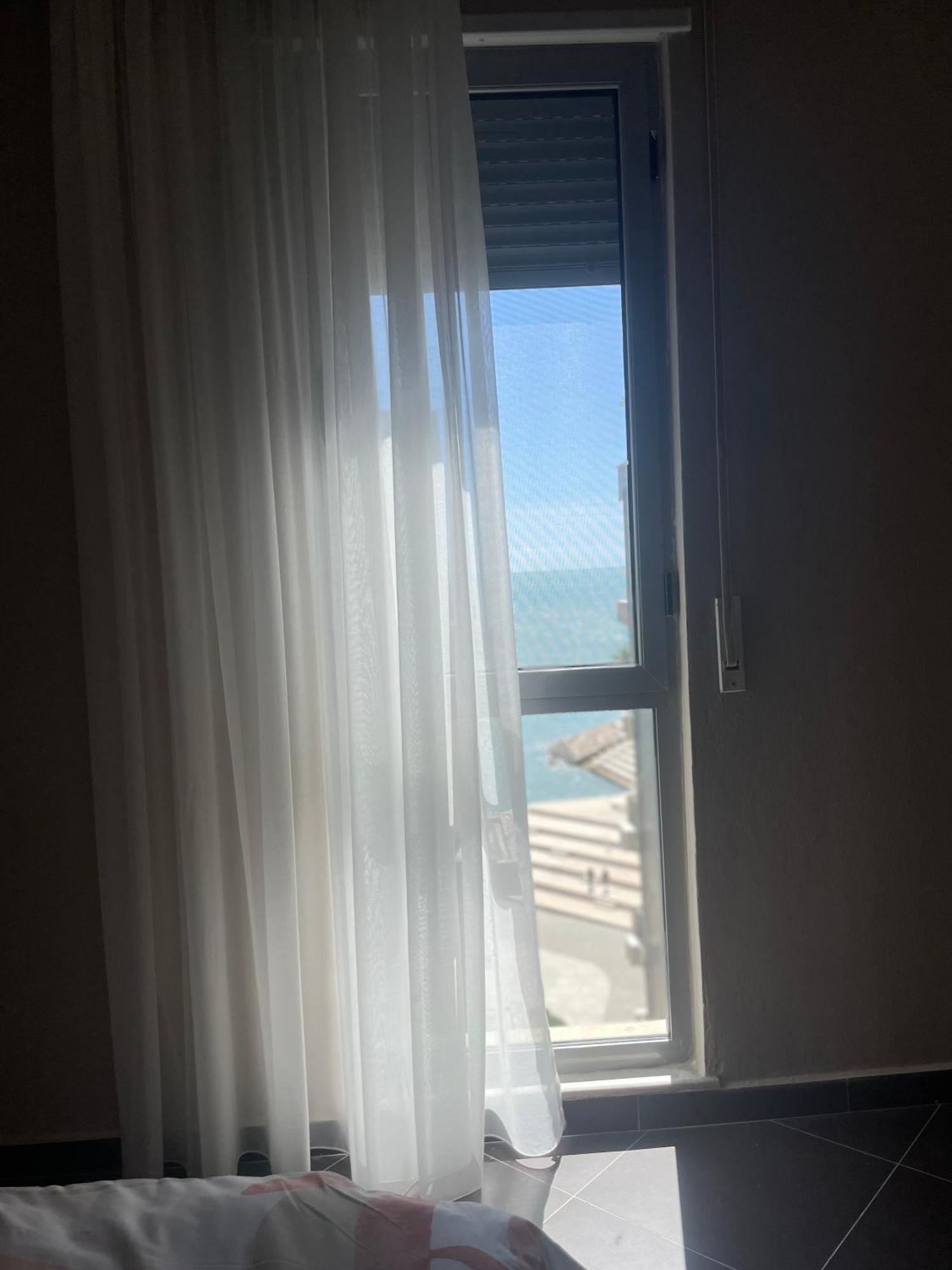 Hotel Nais Beach ดูร์เรส ภายนอก รูปภาพ