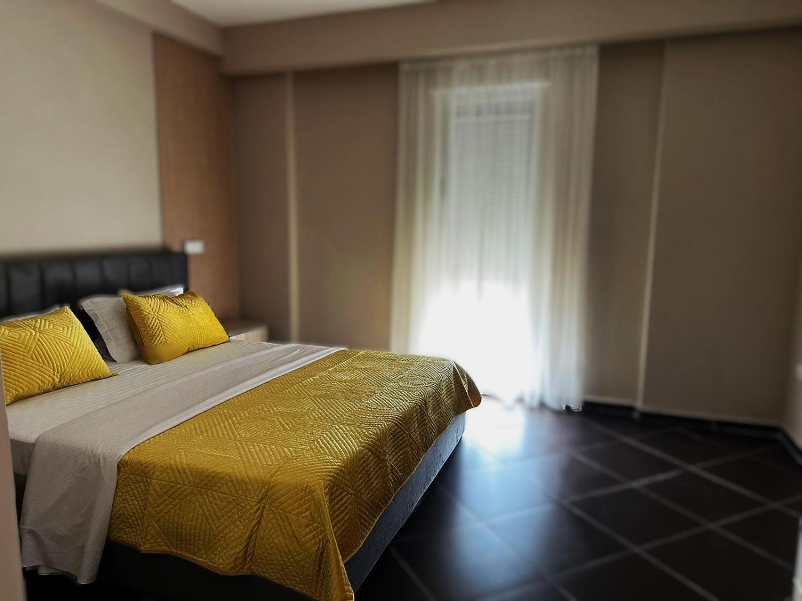 Hotel Nais Beach ดูร์เรส ภายนอก รูปภาพ